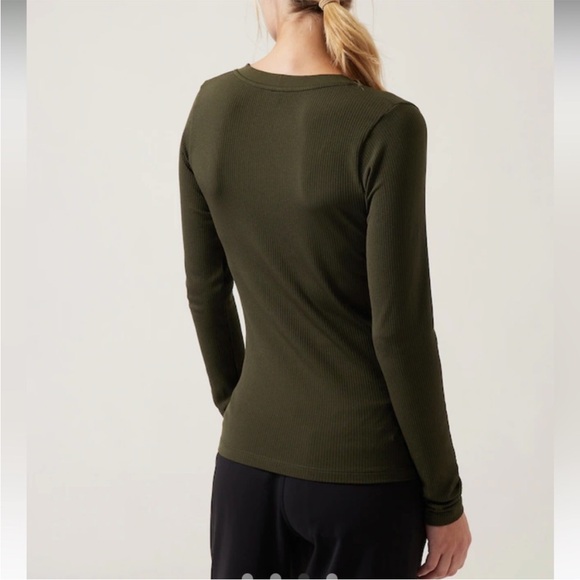 NEW Athleta Renew V-Neck Long-Sleeve Top Aspen Olive Green Size Small NWT - Picture 3 of 8